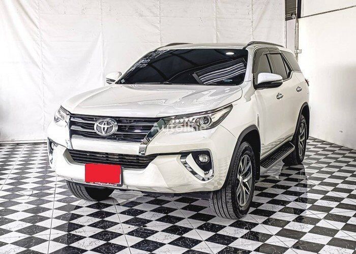 crossover Toyota FORTUNER