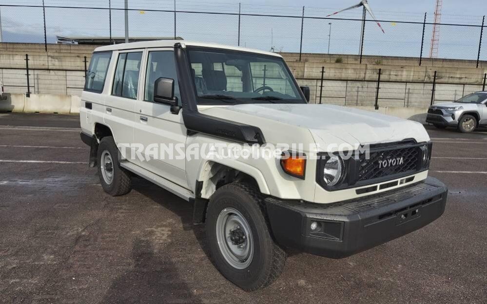 новый кроссовер Toyota Land Cruiser 76