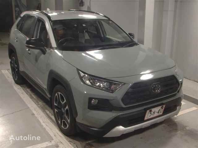 سيارة كروس أوفر Toyota RAV4