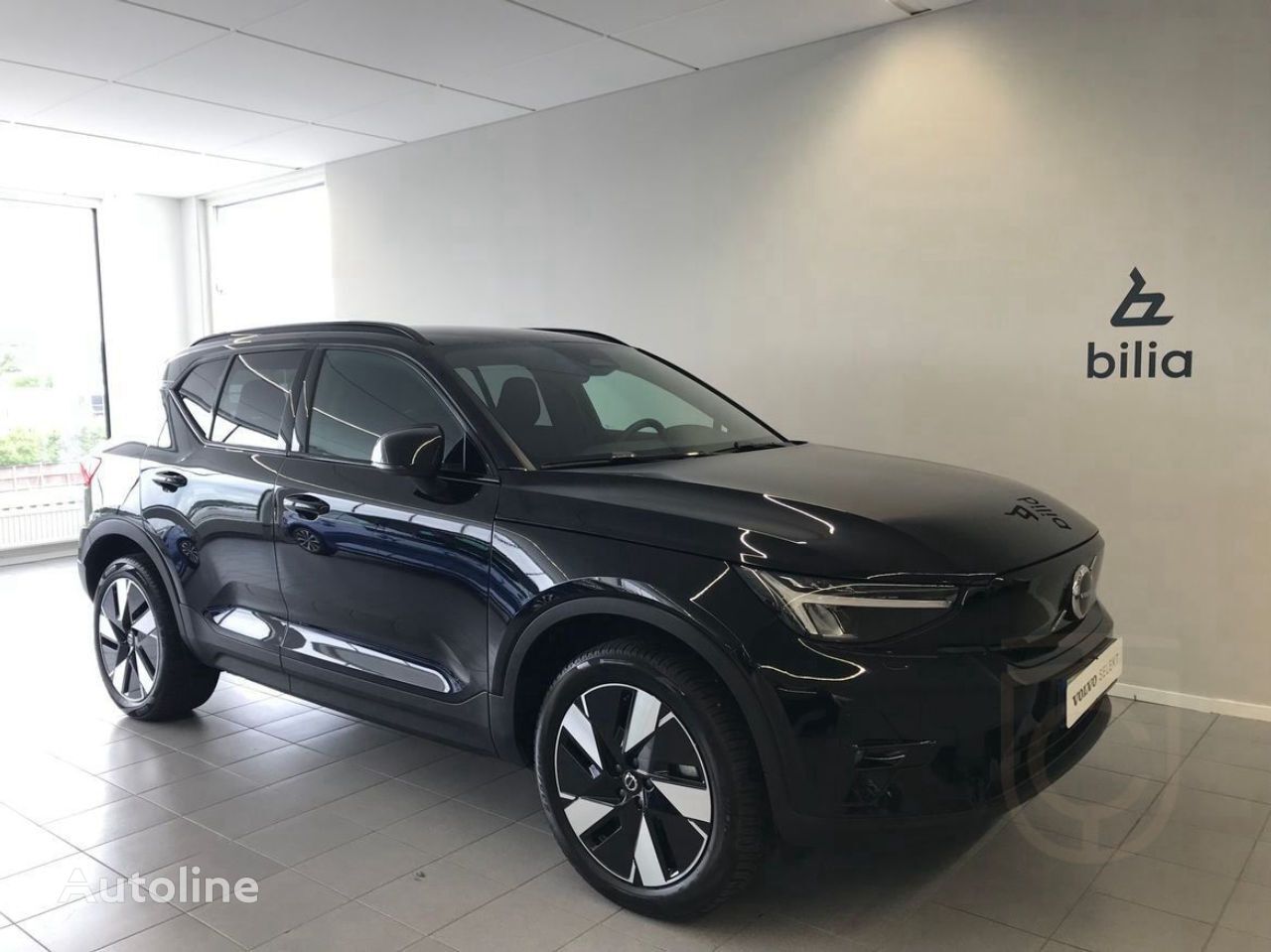 кросоувер Volvo XC40