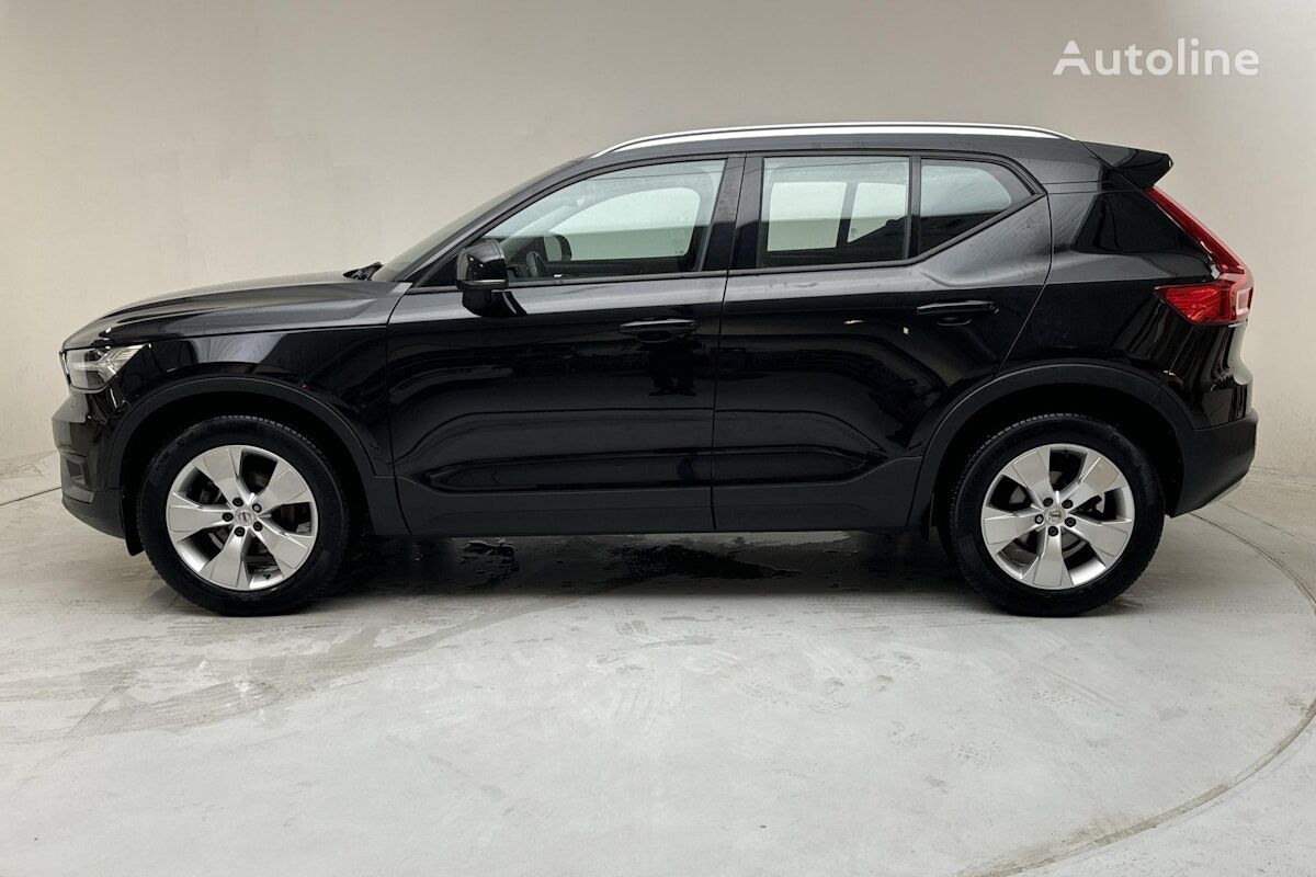 кроссовер Volvo XC40