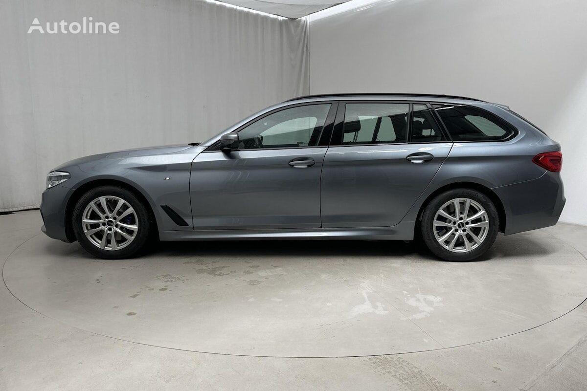 xe có ngăn riêng xếp hành lý BMW 530d