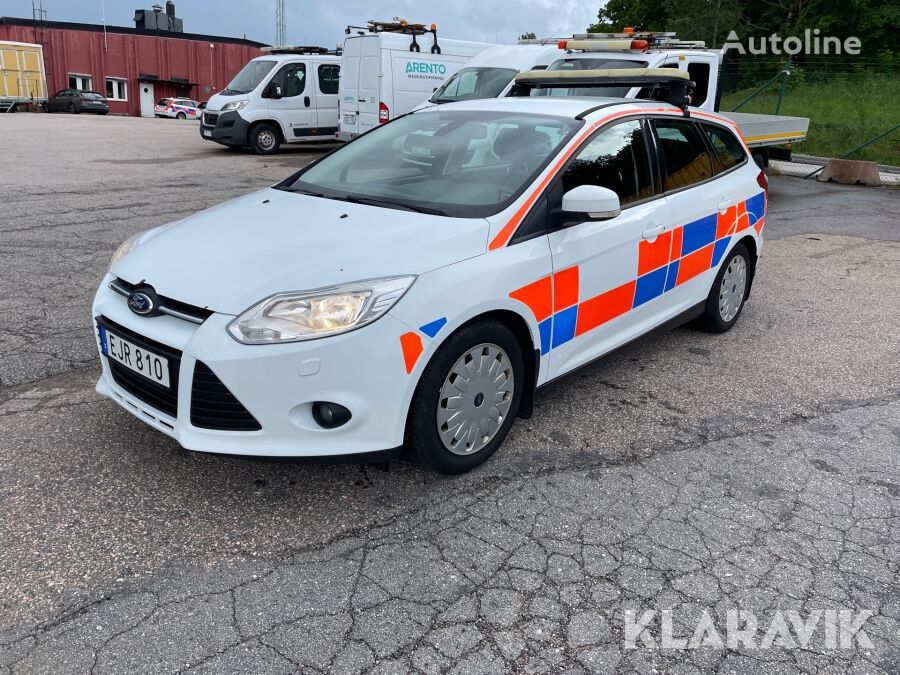 xe có ngăn riêng xếp hành lý Ford Focus