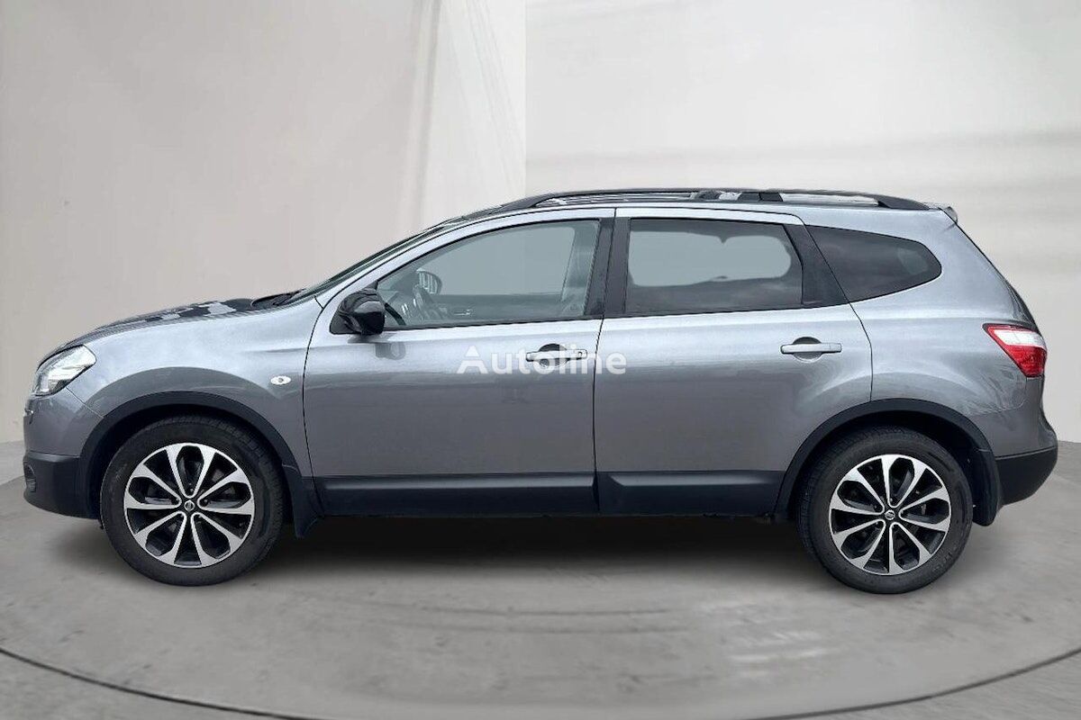 Nissan Qashqai estate car