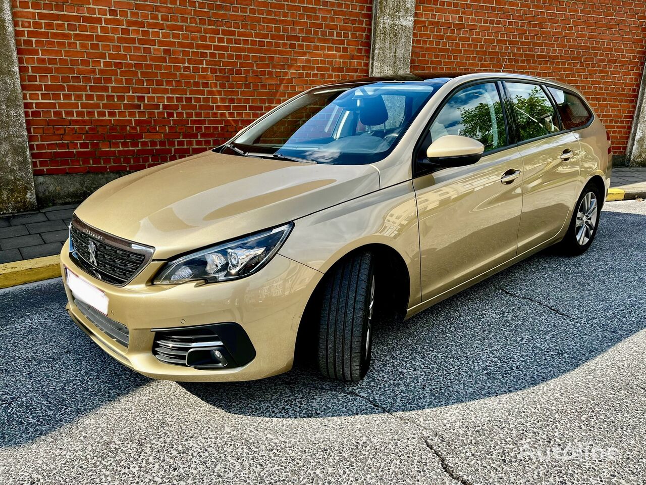 Peugeot 308 estate car