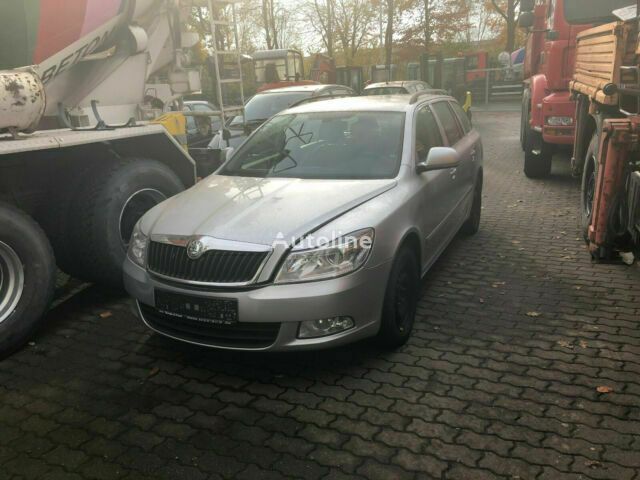 Skoda Octavia Scout Vollausst. 140PS coche familiar