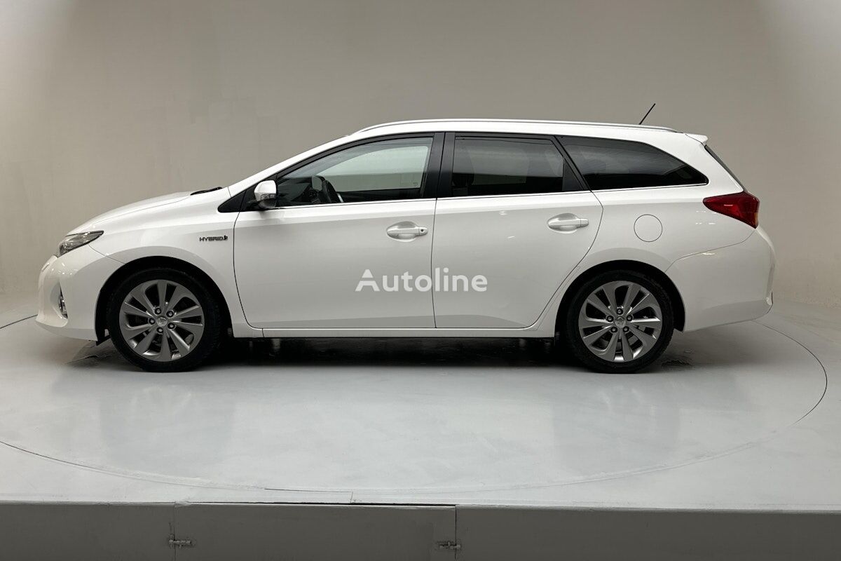 سيارة عائلية Toyota Auris