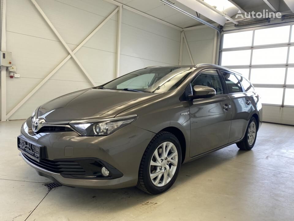 универсал Toyota Auris 1.8 Hybrid Touring Sports