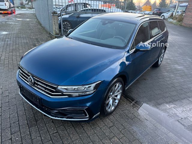 Volkswagen Passat Variant GTE PANODACH / AHK/ DSG karavan