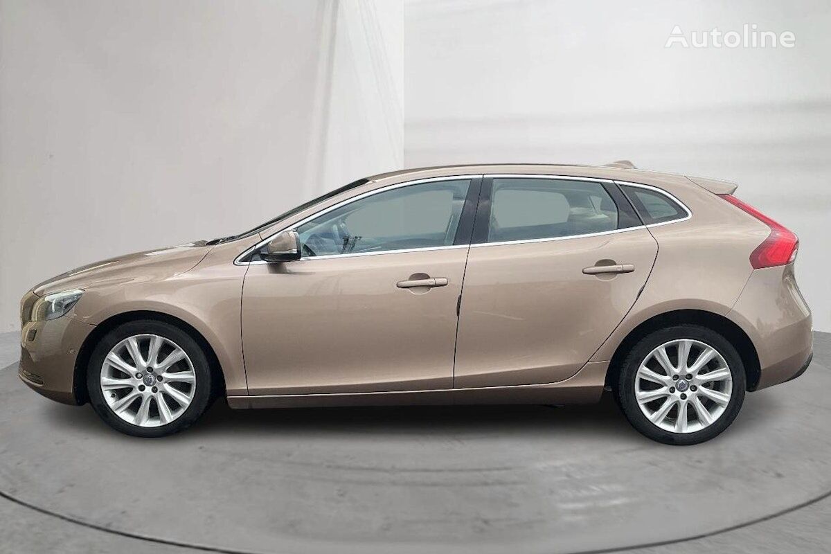 Volvo V40 estate car