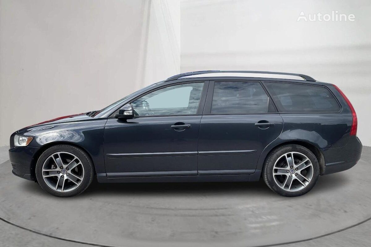 Volvo V50 estate car