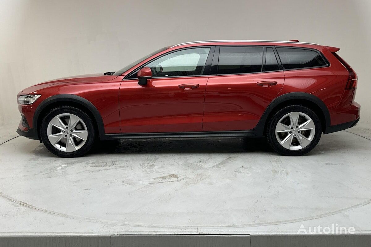 Volvo V60 Cross Country estate car