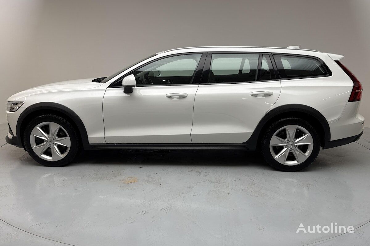 Volvo V60 Cross Country estate car