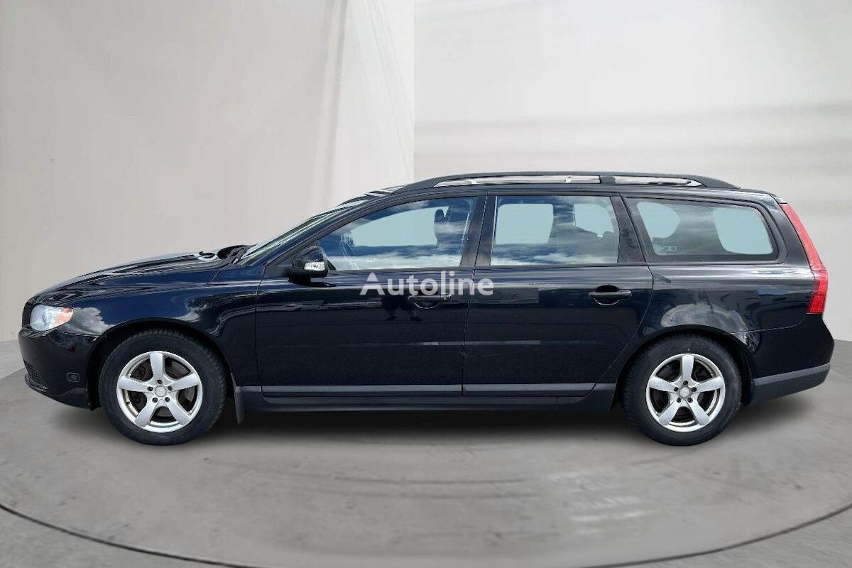 Volvo V70 estate car