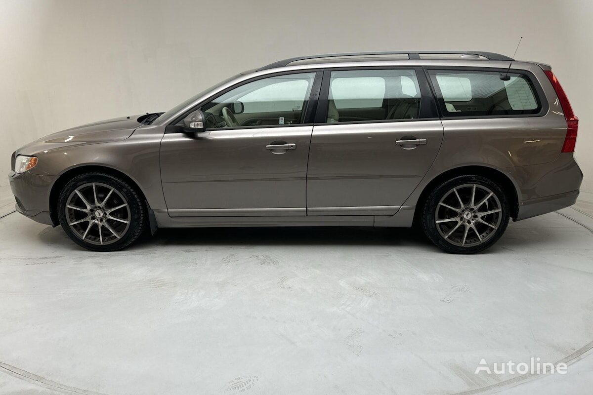 سيارة عائلية Volvo V70