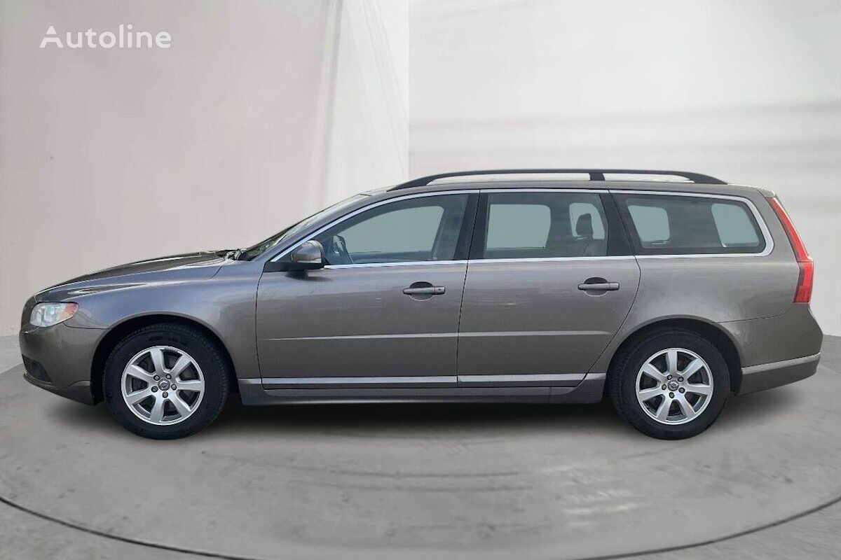 Volvo V70 estate car