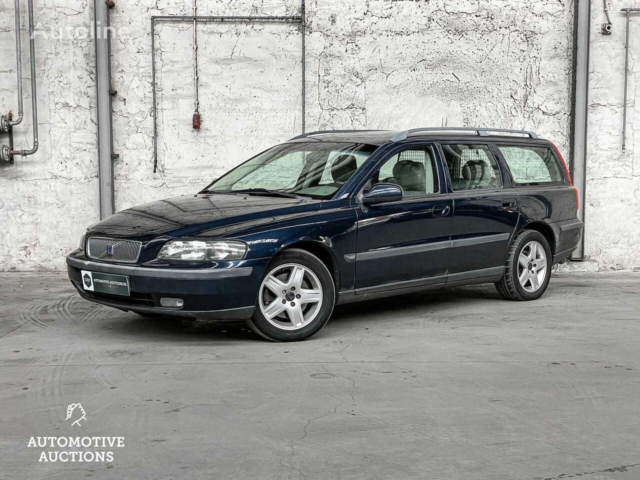 سيارة عائلية Volvo V70