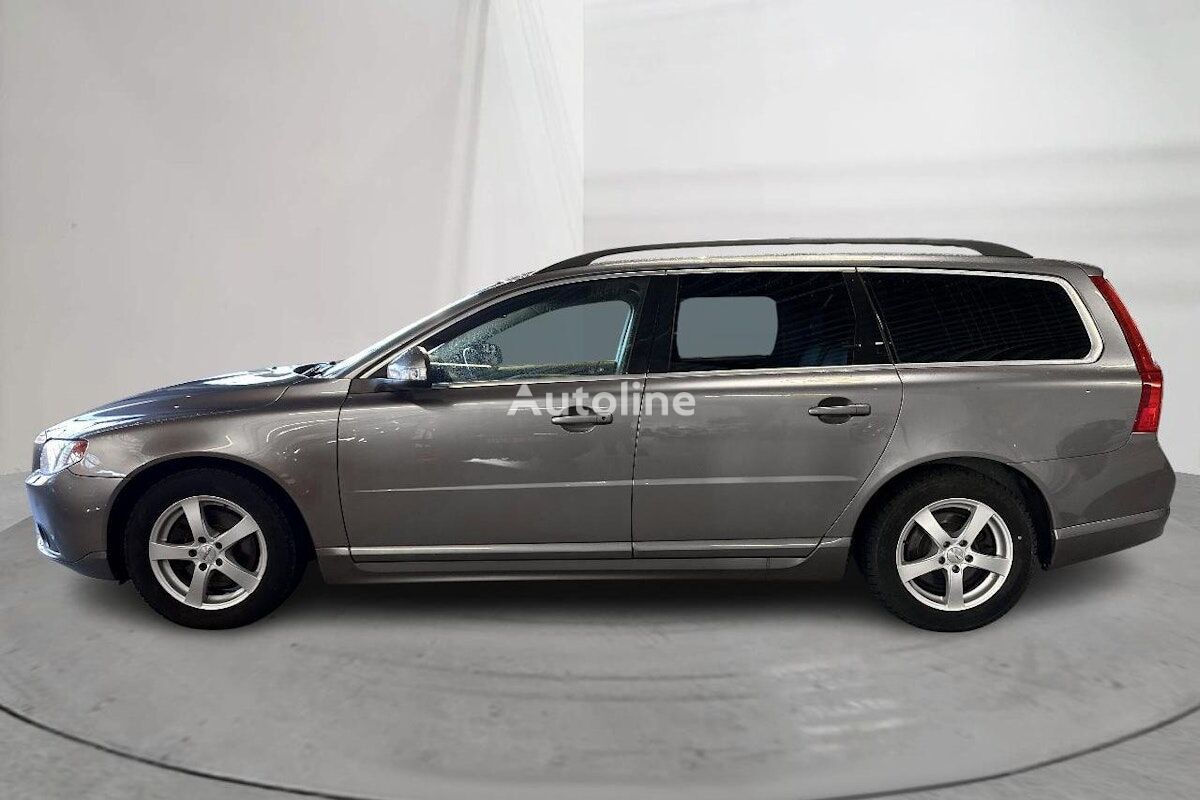 Volvo V70 estate car