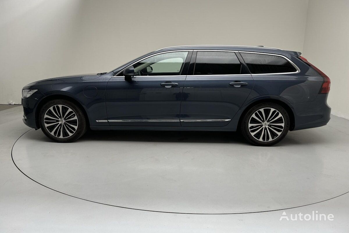 Volvo V90 estate car