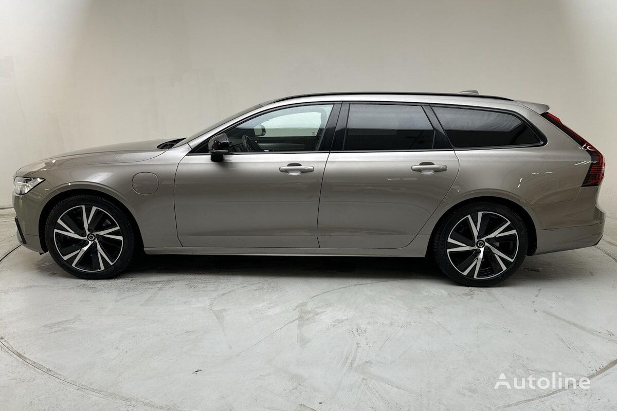 Volvo V90 estate car