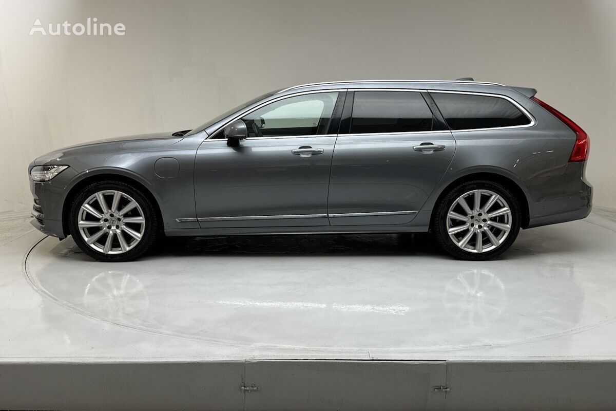 Volvo V90 estate car