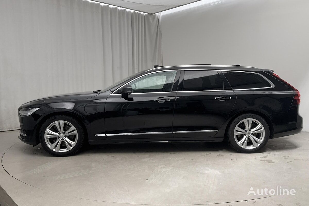 Volvo V90 estate car