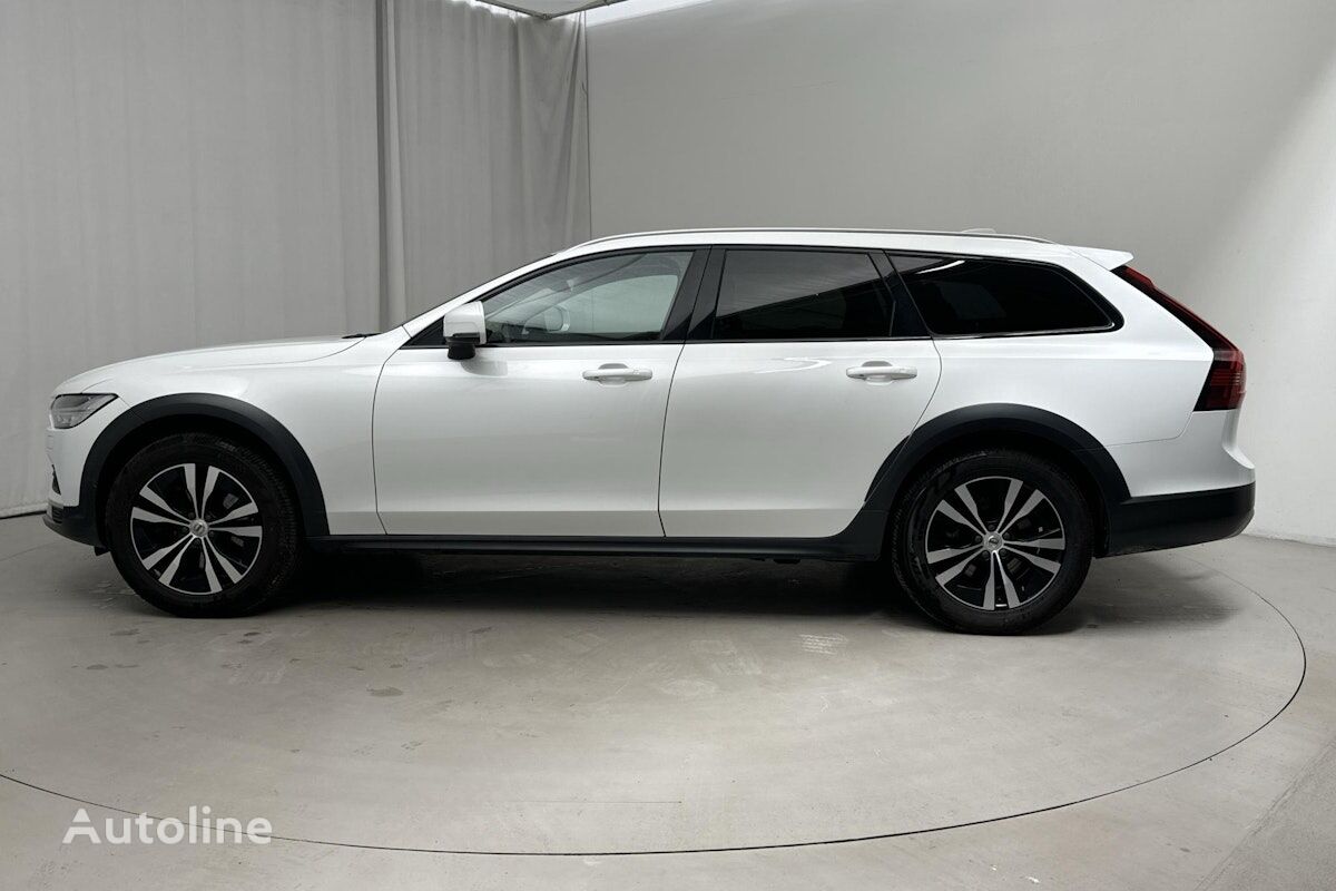 Volvo V90 Cross Country estate car