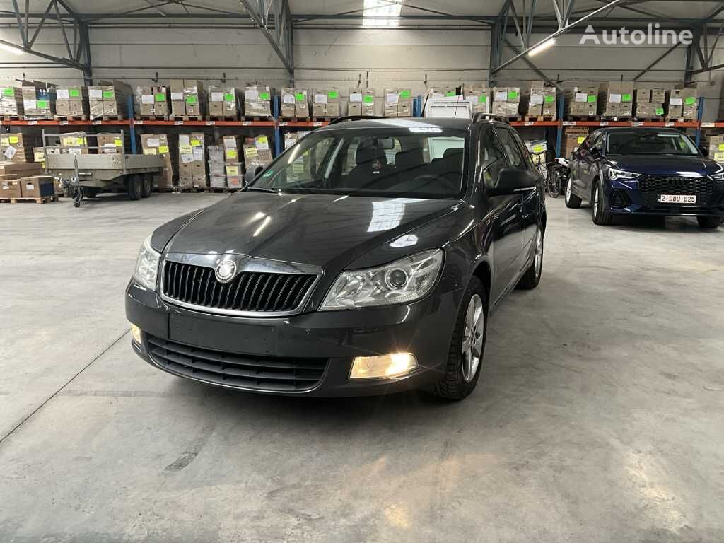 سيارة عائلية Škoda 2012 SKODA OCTAVIA