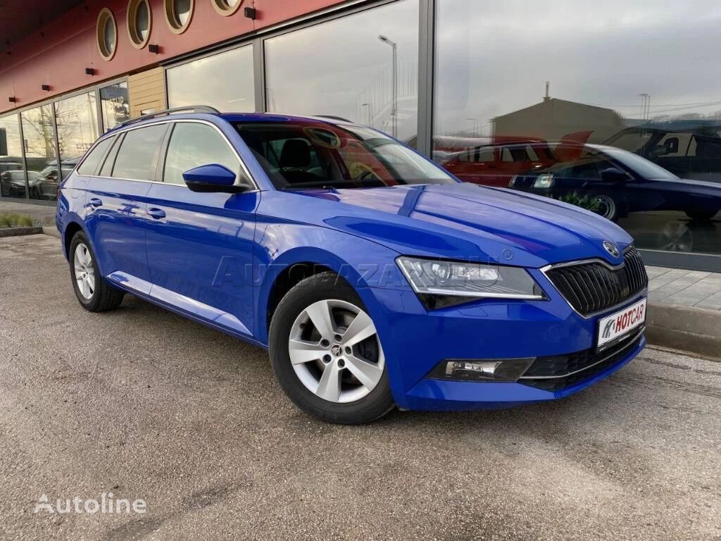 xe có ngăn riêng xếp hành lý Škoda Superb Combi 2.0 TDI 190k 4x4 Ambition DSG