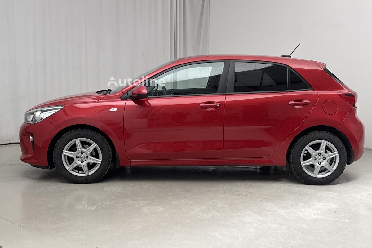 hatchback KIA Rio