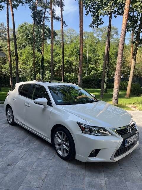 سيارة هاتشباك Lexus CT 200H