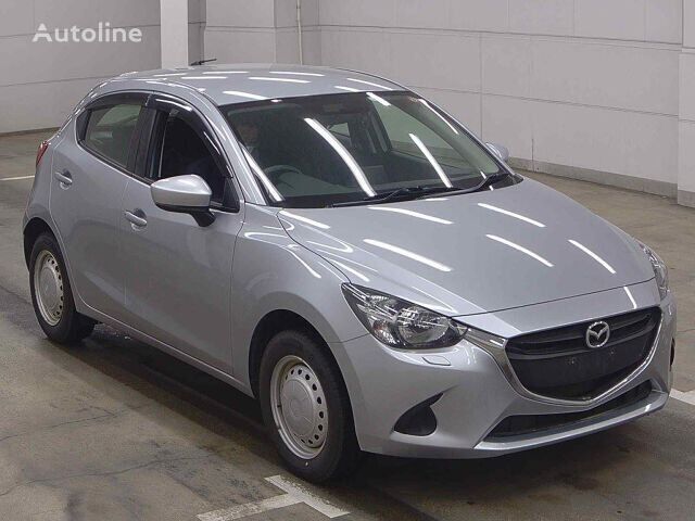 хэтчбек Mazda DEMIO