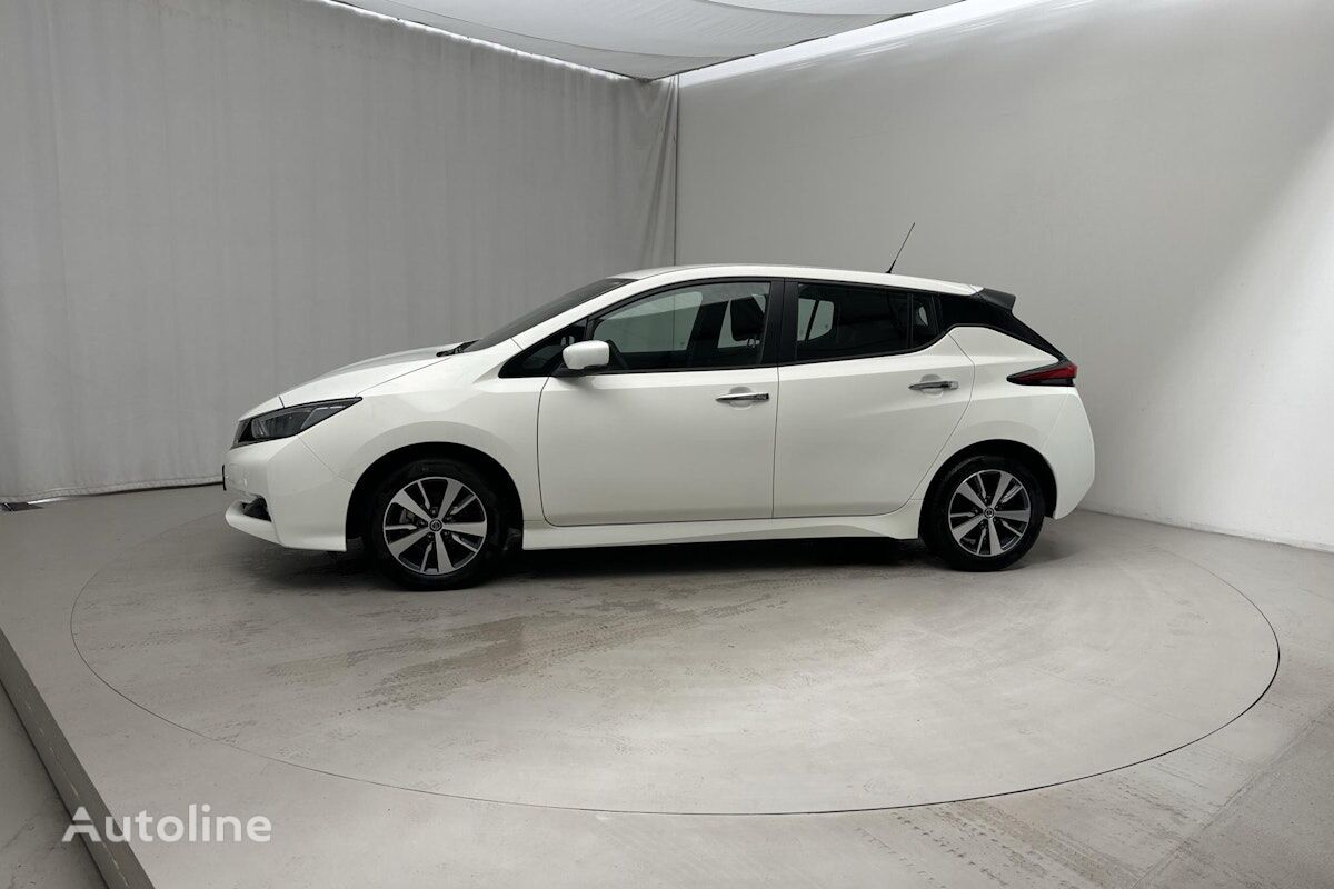 хэтчбек Nissan LEAF