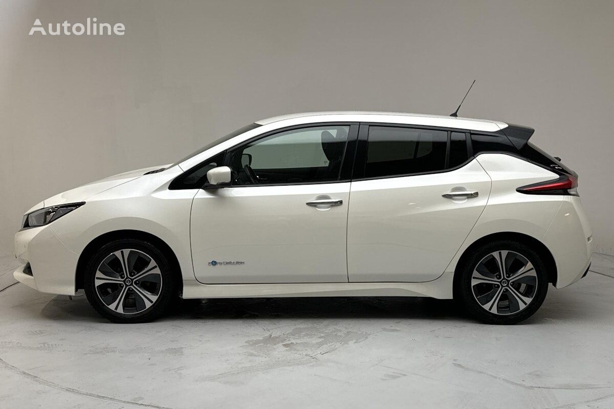 Nissan LEAF hatchback