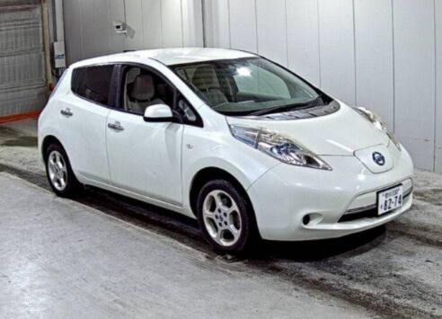 Nissan LEAF hatchback