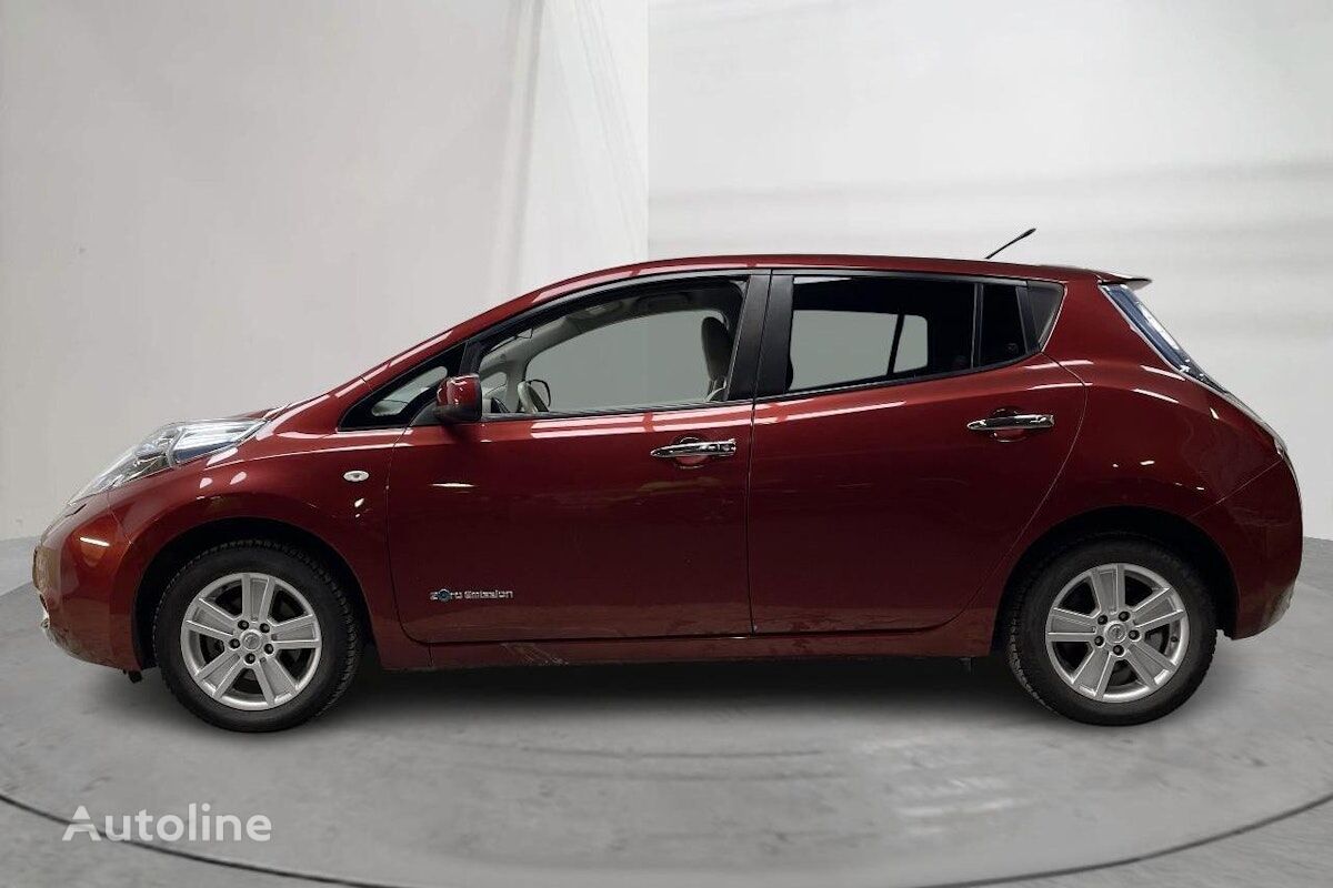 hatchback Nissan LEAF