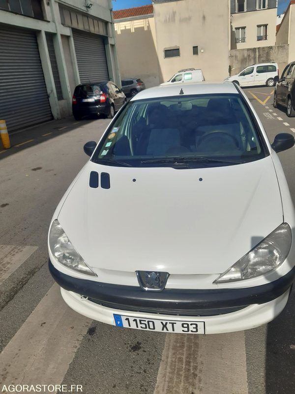 hatchback Peugeot 206