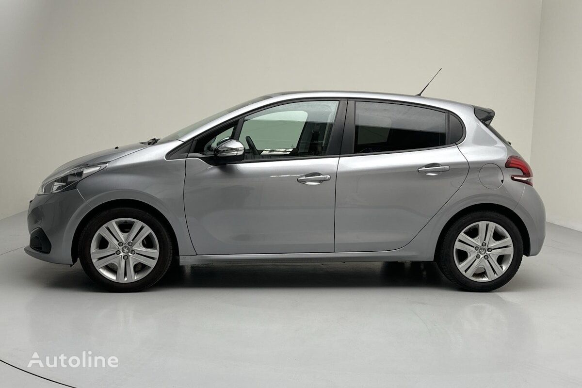 hatchback Peugeot 208