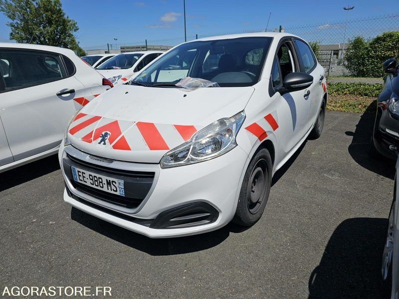 hatchback Peugeot 208