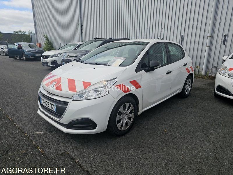 hatchback Peugeot 208