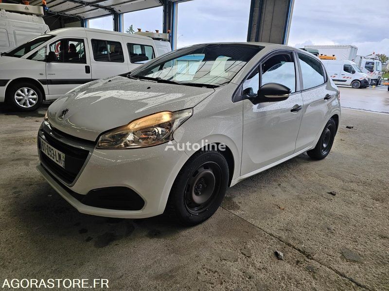 hatchback Peugeot 208