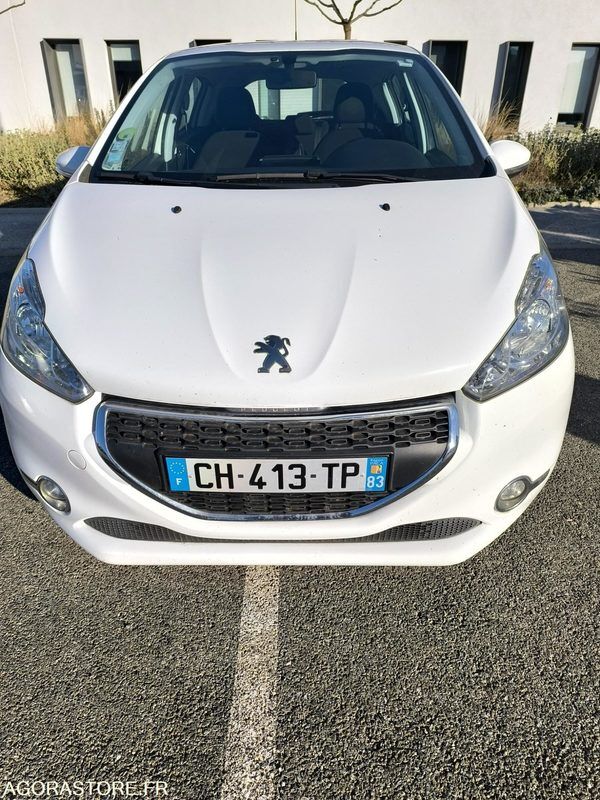 Peugeot 208 hatchback