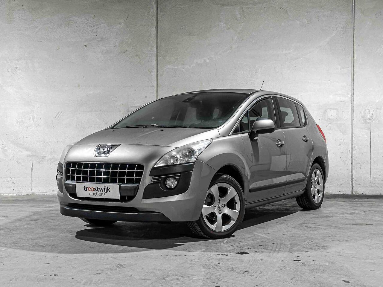 hatchback Peugeot 3008