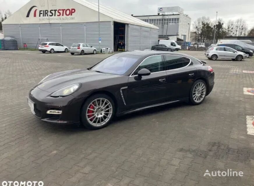 hatchback Porsche Panamera