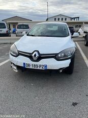 损坏的掀背式汽车 Renault MEGANE