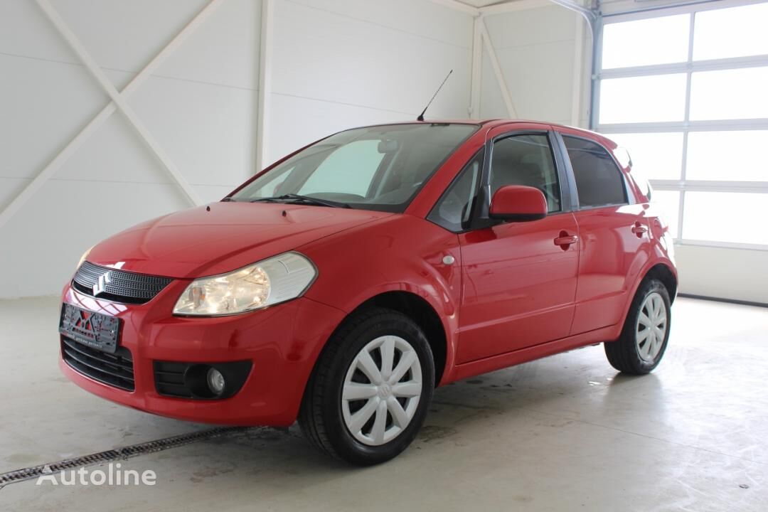 hatchback Suzuki SX4