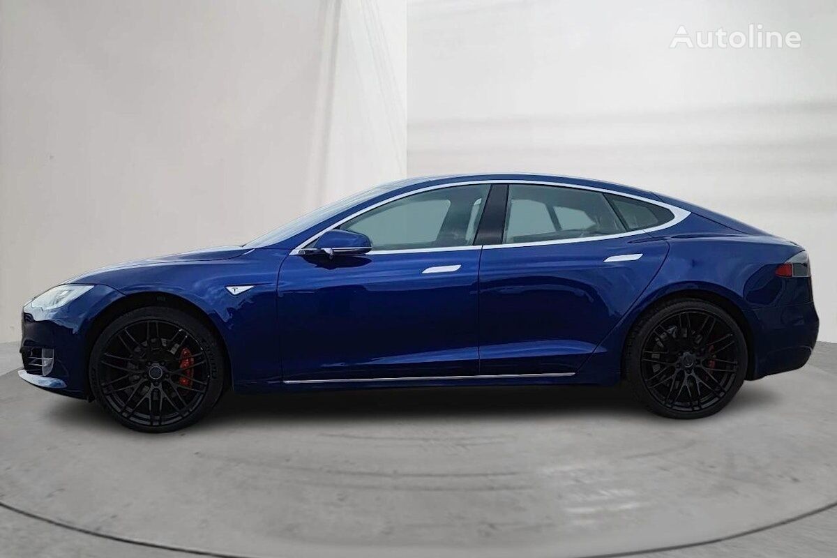 Tesla Model S hatchback