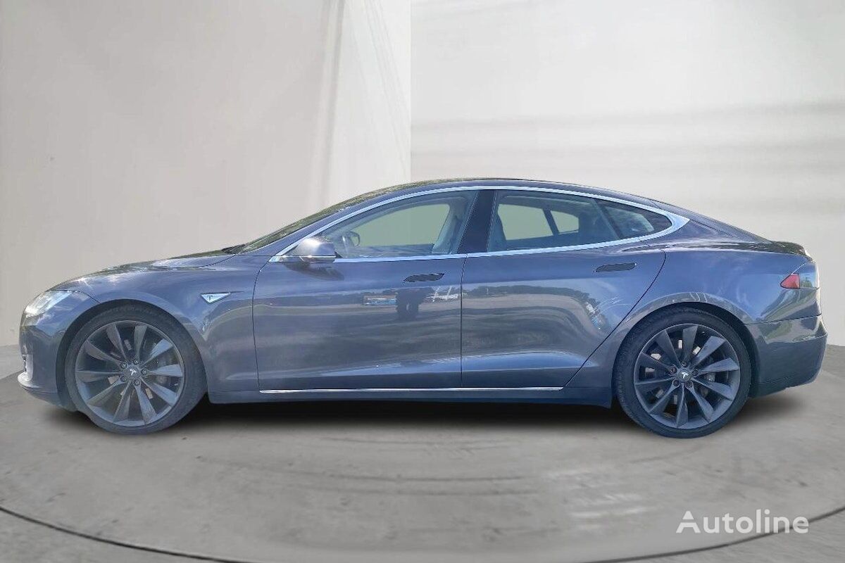 Tesla Model S hatchback