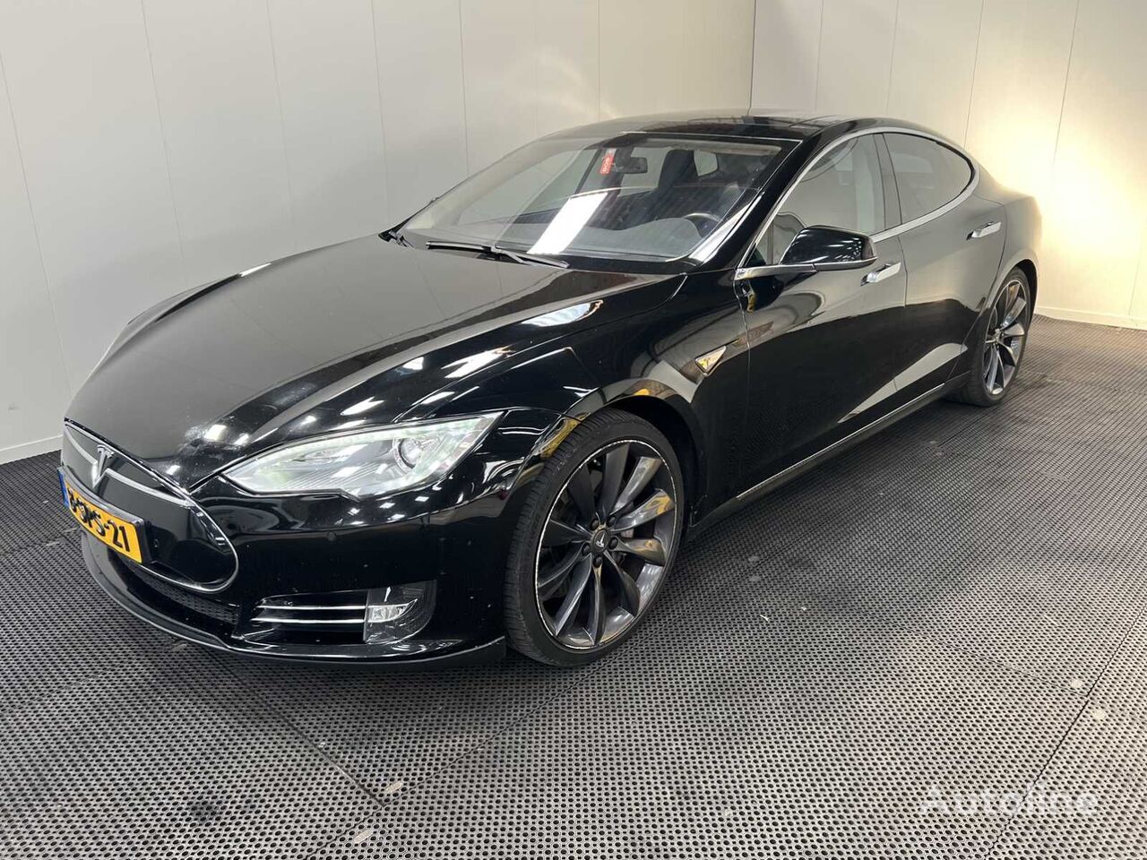 سيارة هاتشباك Tesla Model S