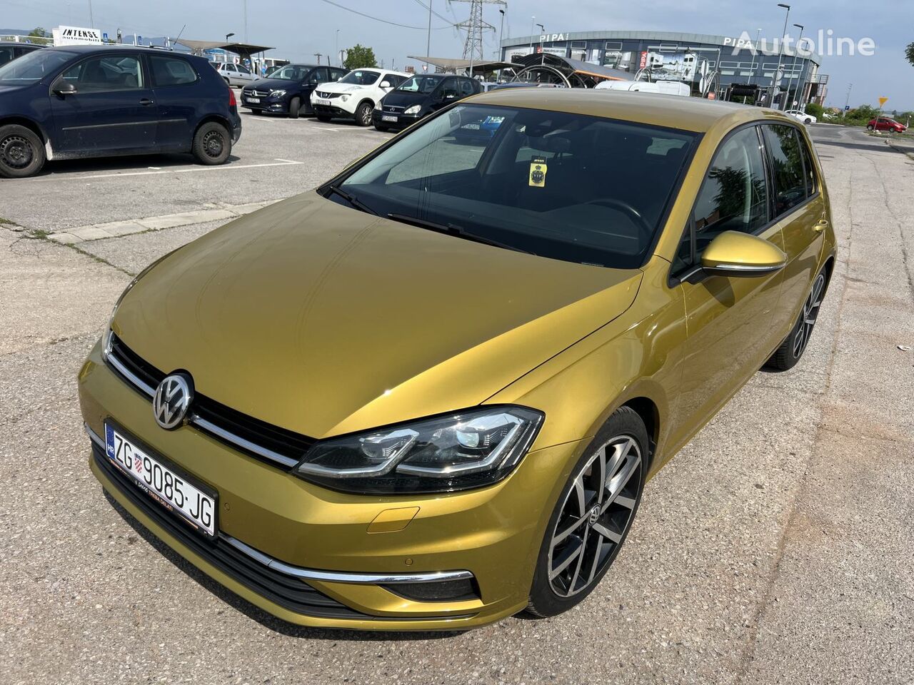 hatchback Volkswagen Golf 7.5